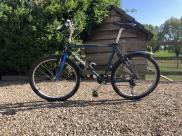 Mountainbike in goede staat met helm