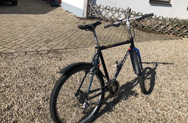 Mountainbike in goede staat met helm