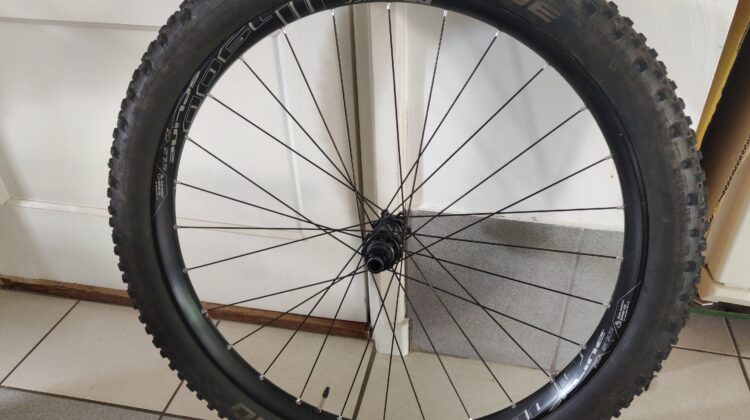 Wielset dt Swiss 27,5 plus m1900 spline met banden Nobby Nic