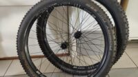 Wielset dt Swiss 27,5 plus m1900 spline met banden Nobby Nic