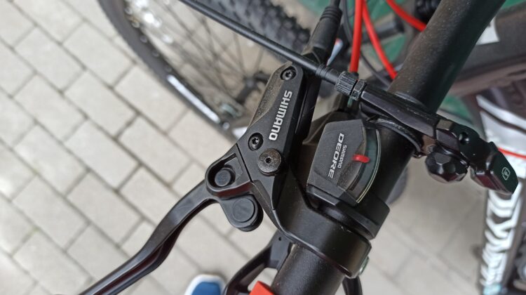 Mountainbike nieuw + lichtjes + extra achter spatbord + slot + drinkbus
