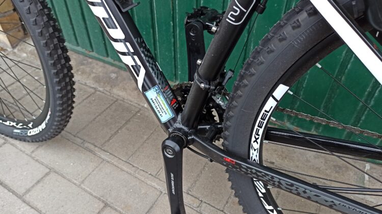 Mountainbike nieuw + lichtjes + extra achter spatbord + slot + drinkbus