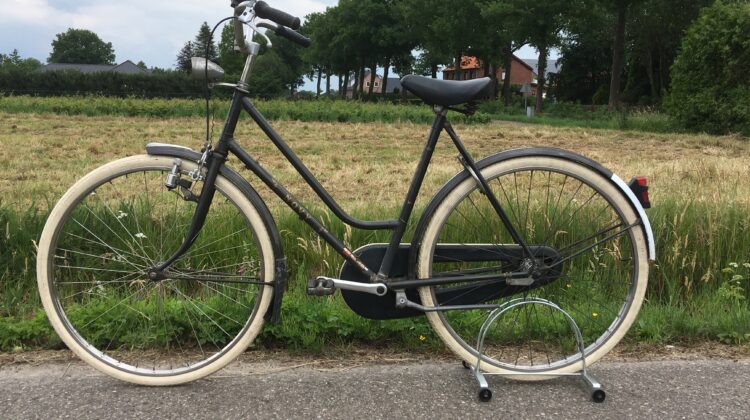 Volendamse Nova damesfiets 52