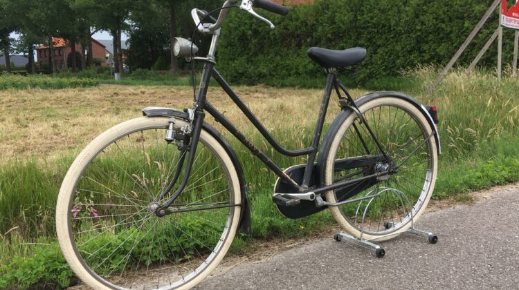 Volendamse Nova damesfiets 52