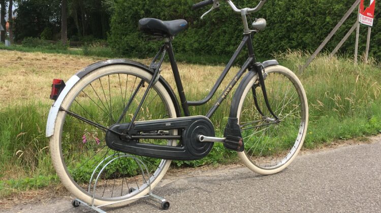 Volendamse Nova damesfiets 52