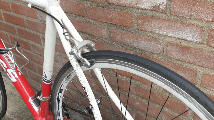 Goed ingefietste racefiets te koop wegens aanschaf nieuwe racefiets