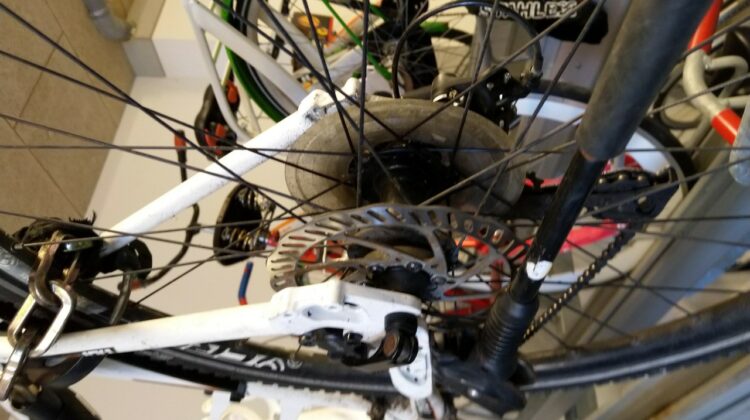 Witte Crossbike te koop met nieuwe onderdelen