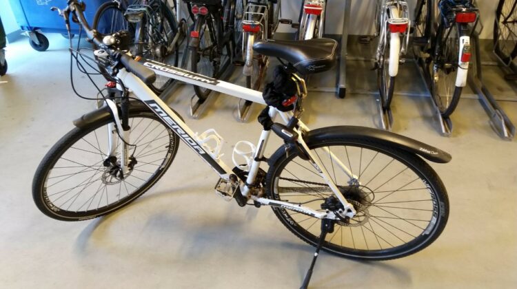 Witte Crossbike te koop met nieuwe onderdelen