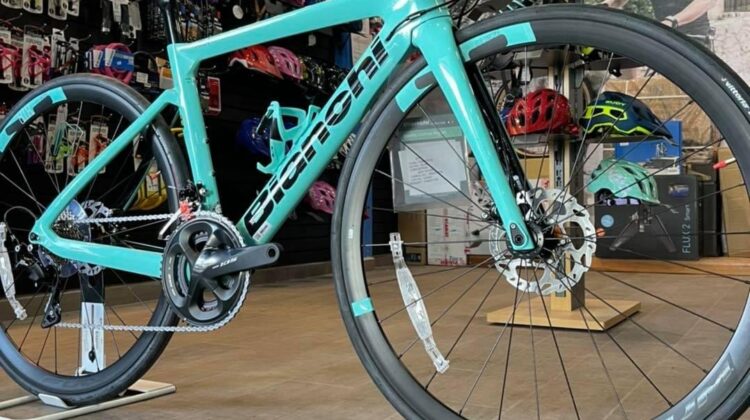 BIANCHI ARIA 105 DISC ROAD BIKE 2021 VeloScout