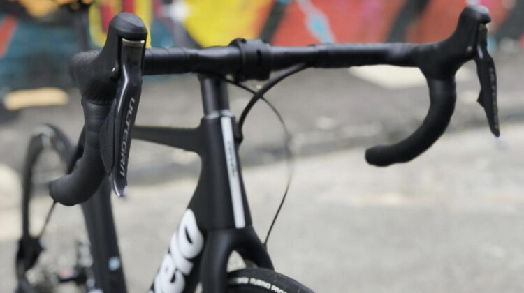 CERVELO R3 ULTEGRA DI2 DISC ROAD BIKE