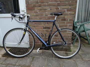Racefiets aangeboden
