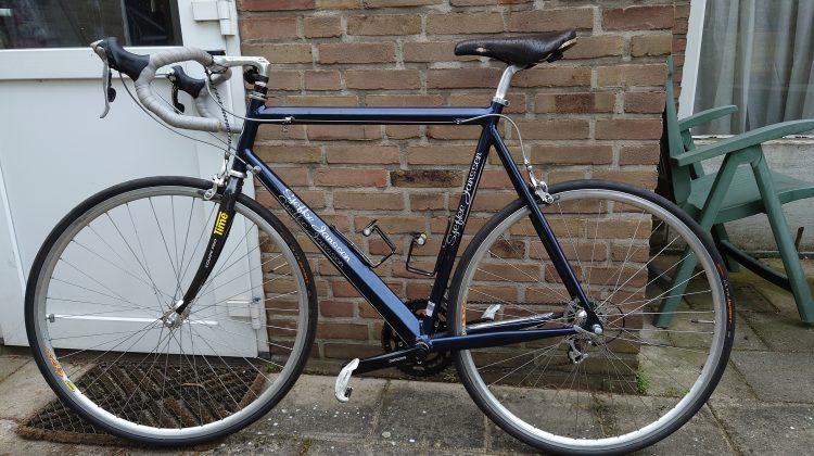 Racefiets aangeboden