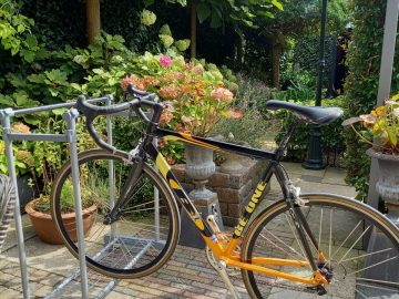 Te koop mooie Be one aluminium carbon Race fiets