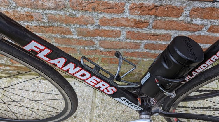 KOERS FIETS FLANDERS **950** EURO ORIGNEEL PRIJS *2400* EURO CARBON GT-04 te verkijgen in OOSTENDE