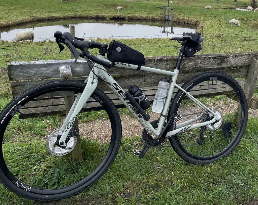 Sensa romagna gravel fiets maat 51 + hunt x mason wielen VeloScout