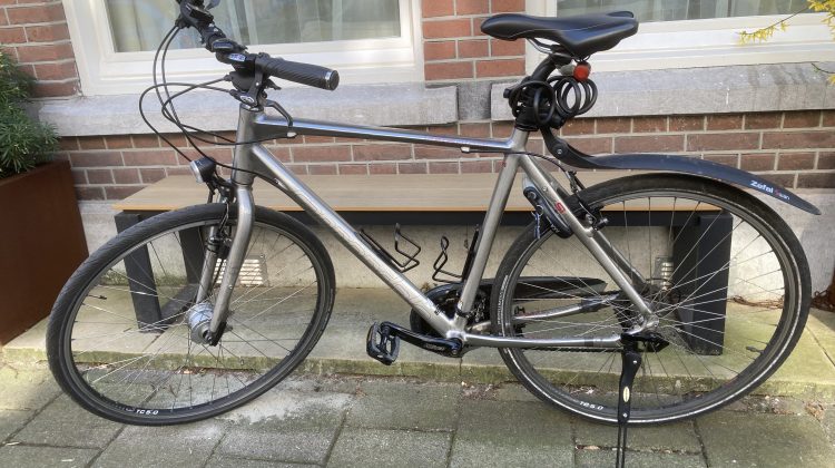 Goed onderhouden Cannondale Tesoro klimmersfiets uit 2015, (sportstuur), bergversnellingen (rechts 1-8, links 1-3) Alpe d’Hues en Mont Ventoux mee beklommen. Te koop vanwege leeftijd van de berijder..Vraagprijs € 400,00
