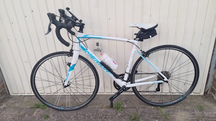 Merida Dames Racefiets inclusief helm, pedalen, zadeltas