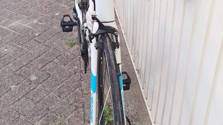 Merida Dames Racefiets inclusief helm, pedalen, zadeltas