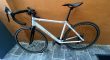 2 dames koersfietsen
