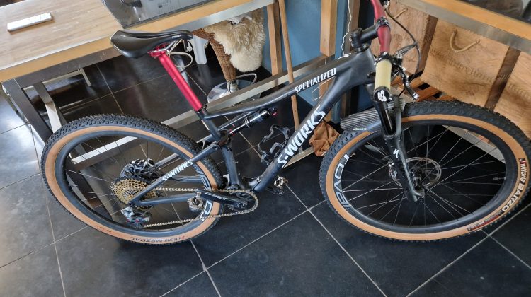 Specialized epic expert maat M
