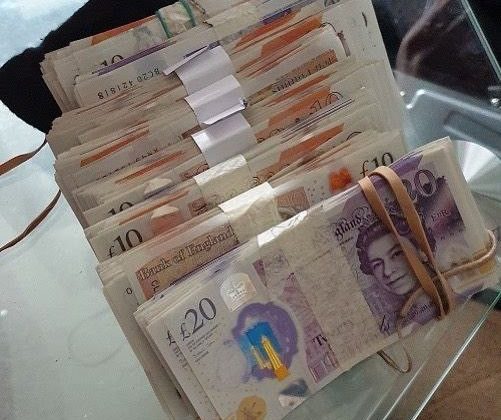 Documents Cloned cards Banknotes dollar / euro Pounds IDS, Passports, D license,